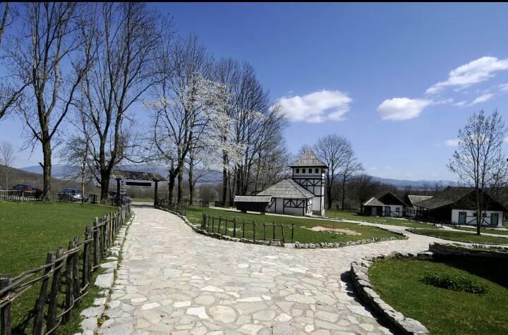 Farm Stay Cardaklije Кулен Вакуф Экстерьер фото